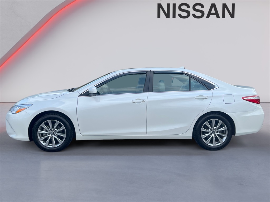 2017 Toyota Camry XLE photo 2