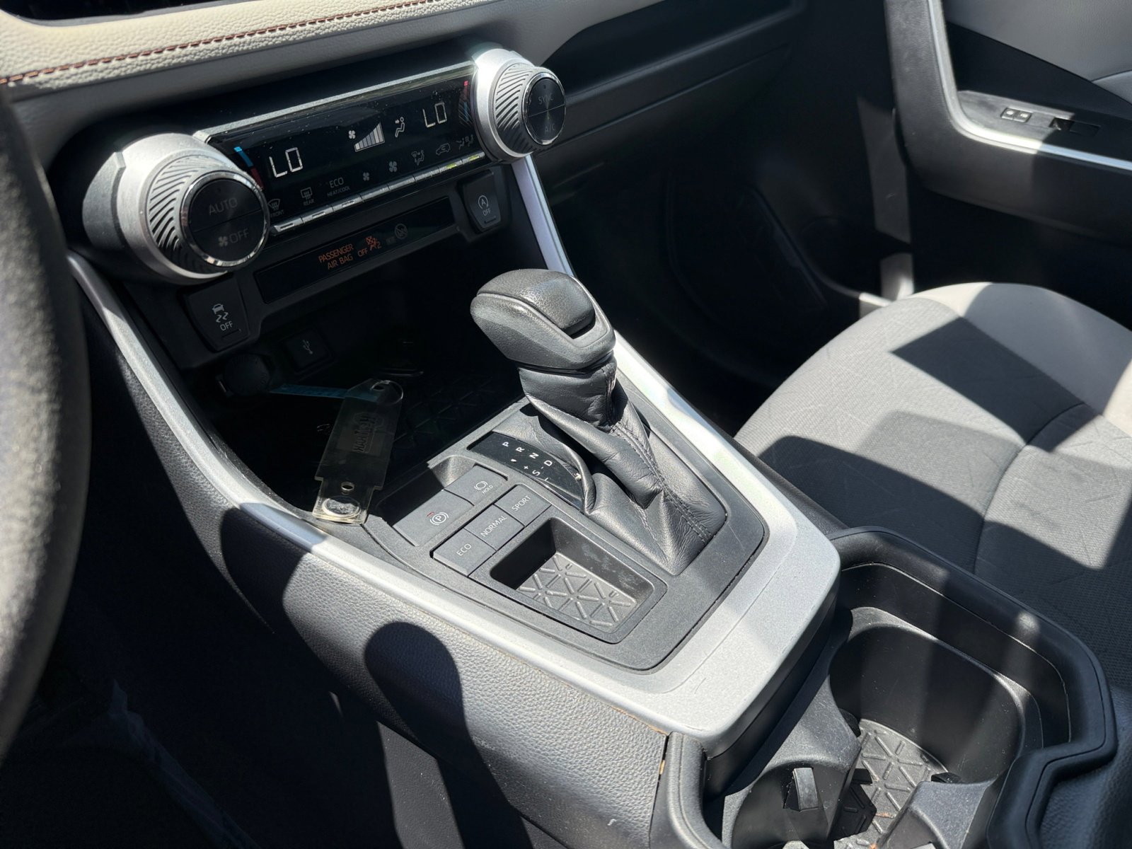 2021 Toyota RAV4 XLE photo 10