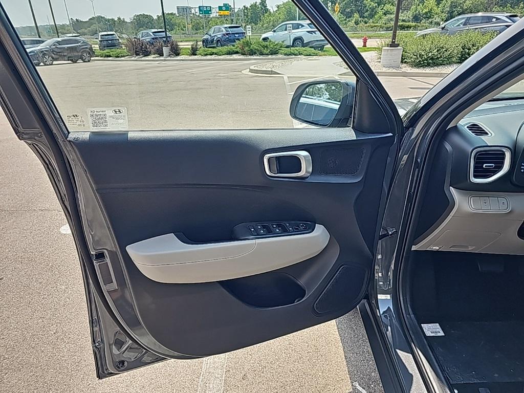 2025 Hyundai Venue SEL photo 10