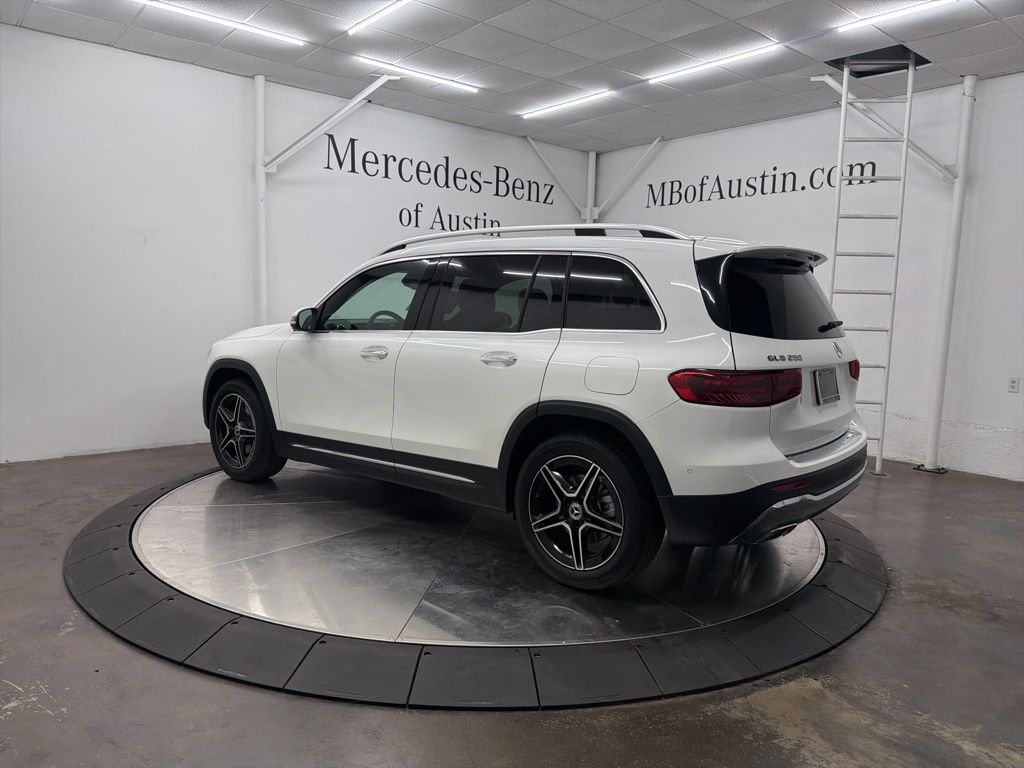 2026 Mercedes Benz GLB 250 photo 4