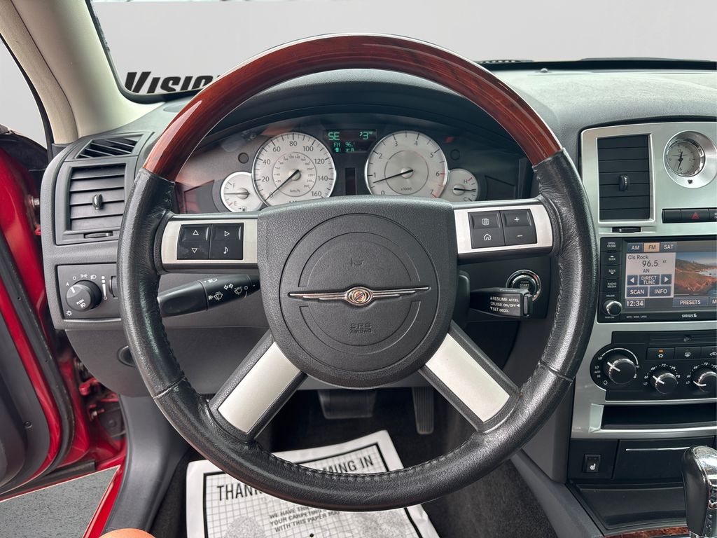 2010 Chrysler 300 C photo 19