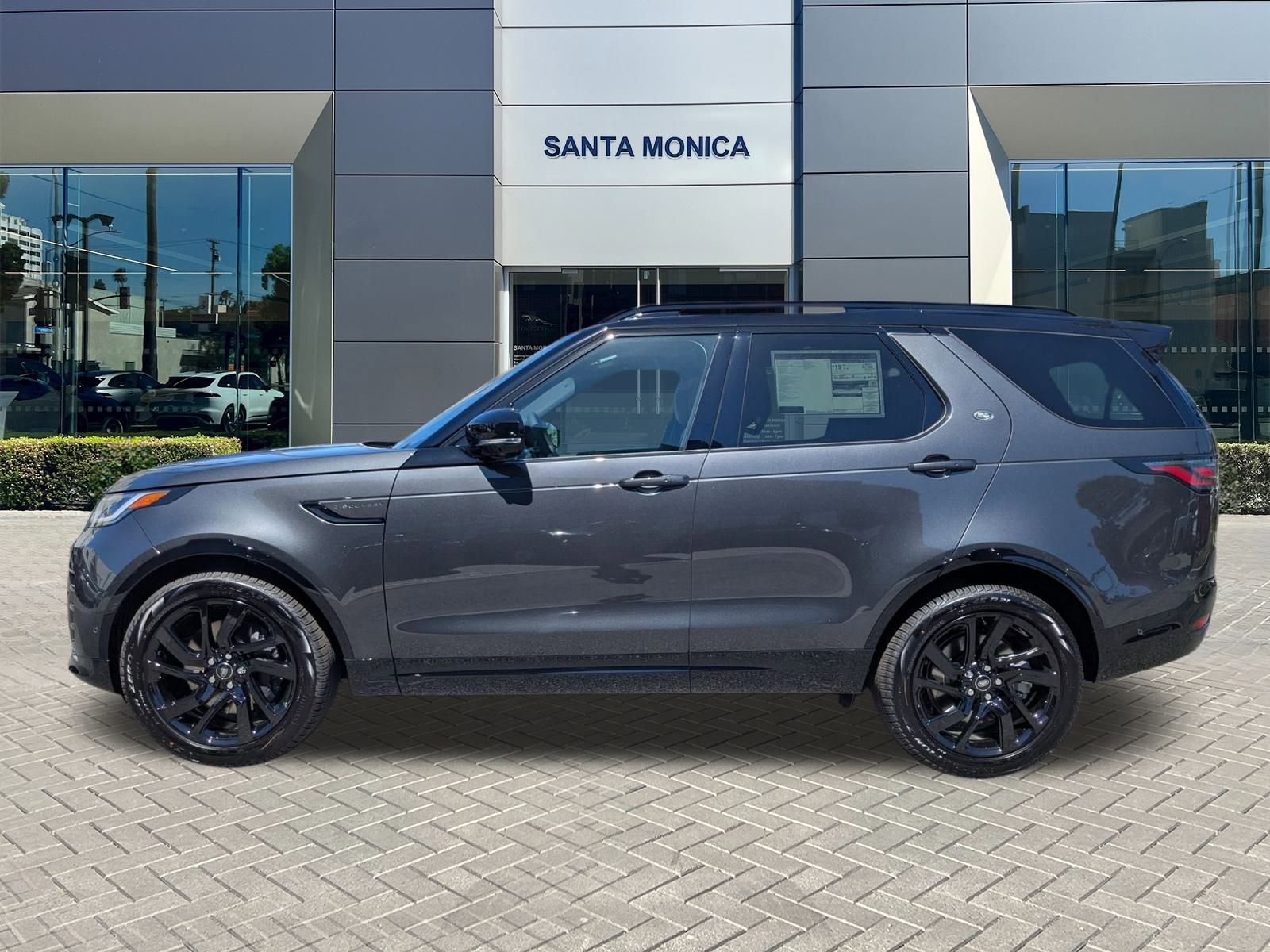2025 Land Rover Discovery SE photo 5