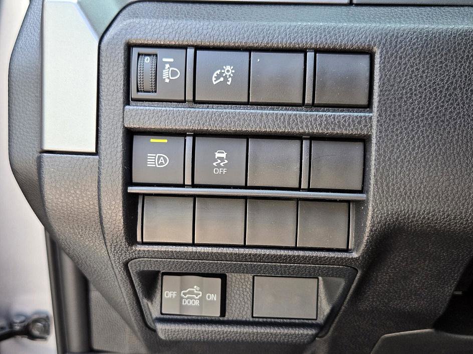 2025 Toyota Tacoma SR5 photo 27