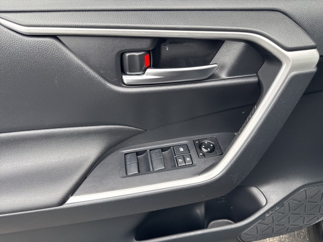 2019 Toyota RAV4 XLE photo 19