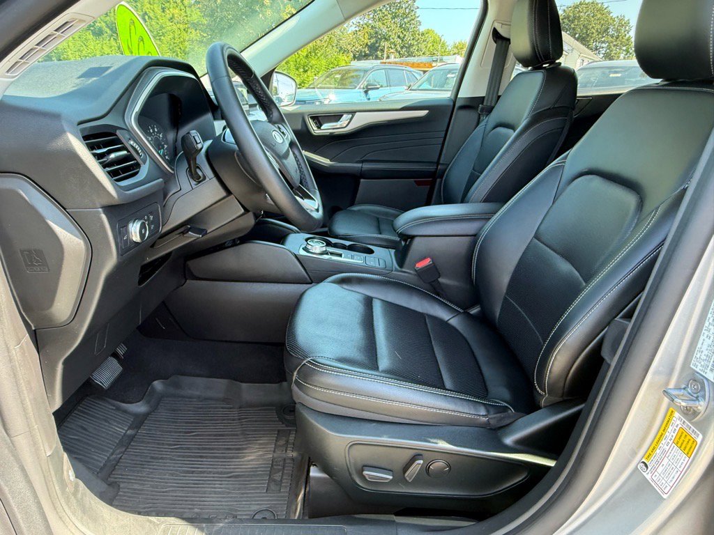 2022 Ford Escape SEL photo 3