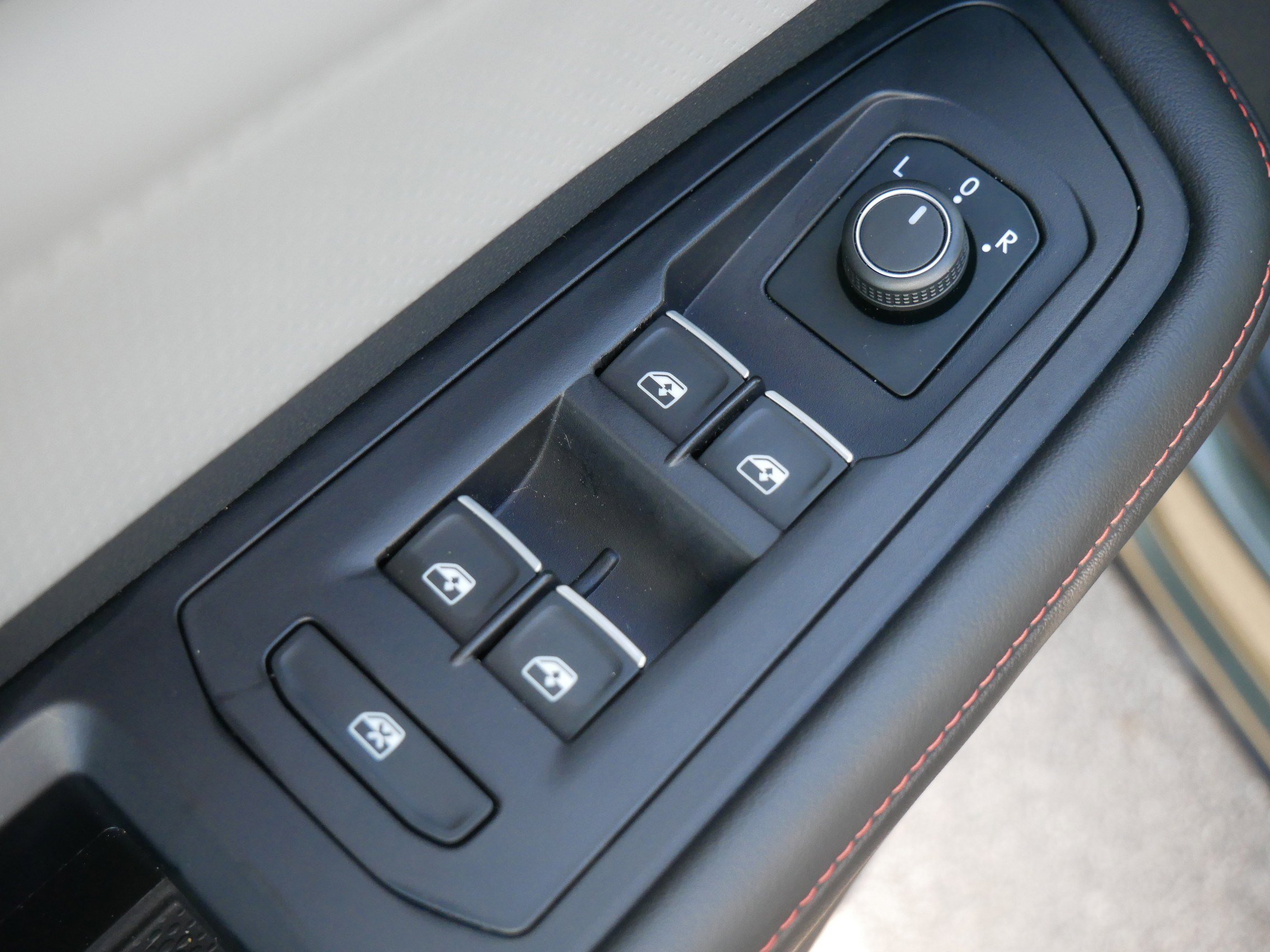 2025 Volkswagen Atlas Peak Edition photo 19