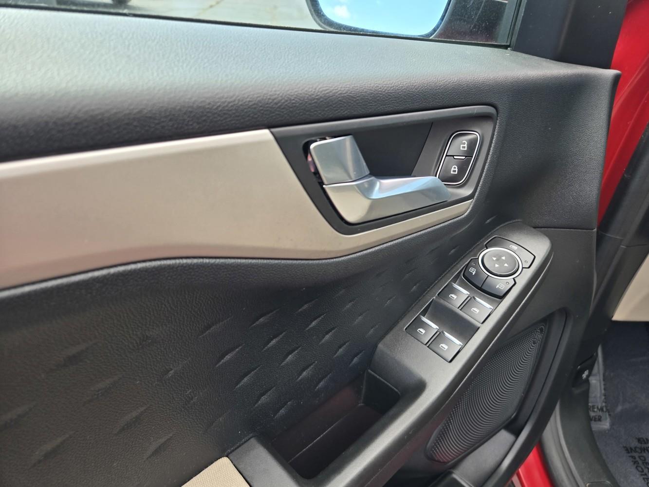 2020 Ford Escape SE photo 32