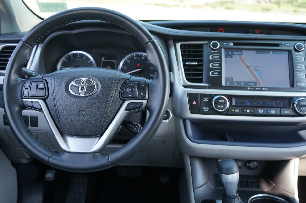 2017 Toyota Highlander SE XLE photo 26