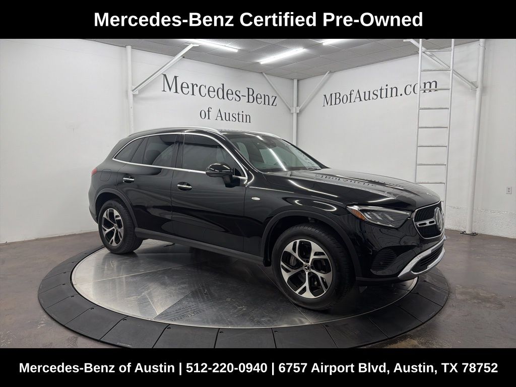 2025 Mercedes-Benz GLC Base's photo