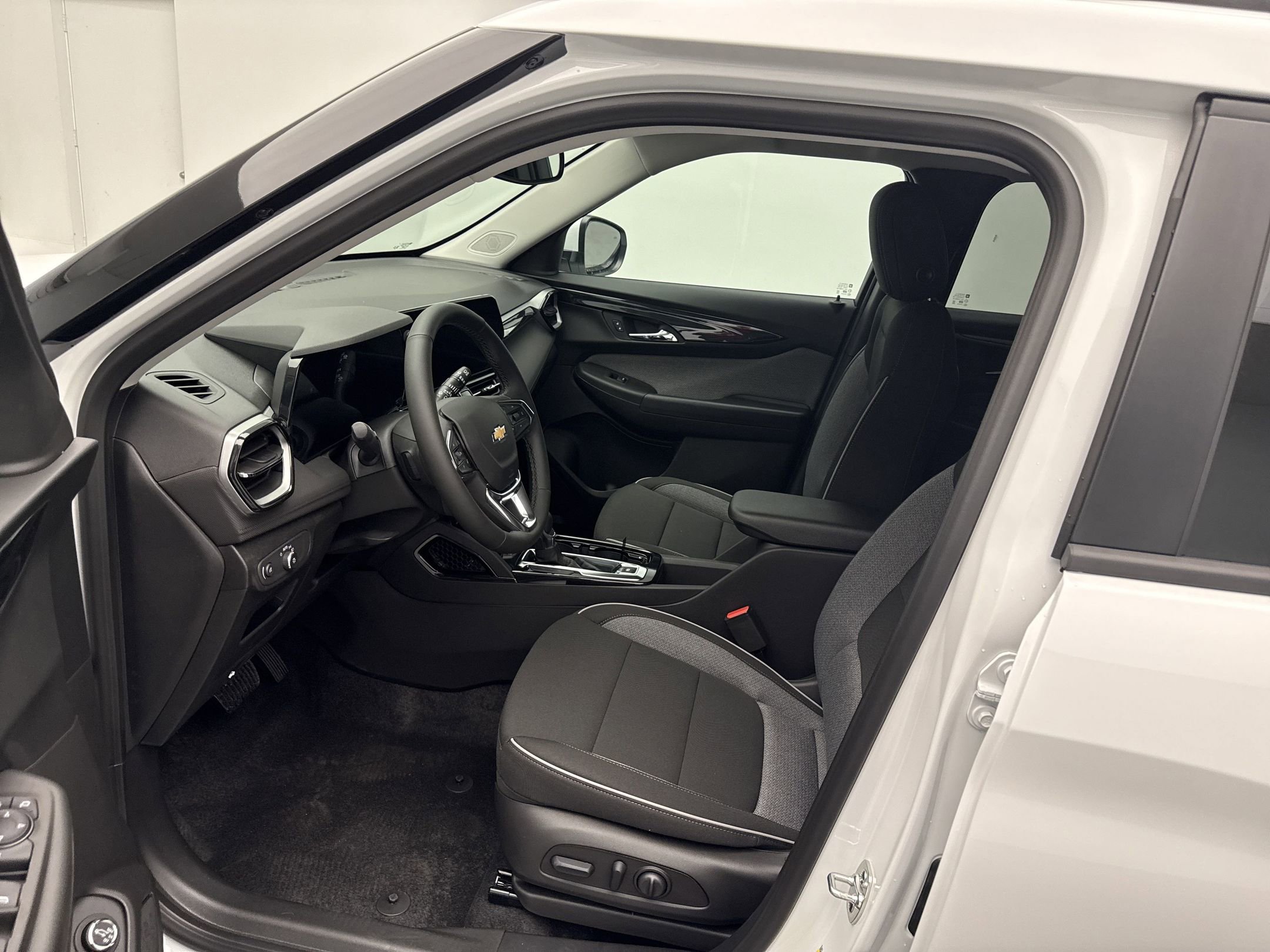 2026 Chevrolet Trailblazer LT photo 4