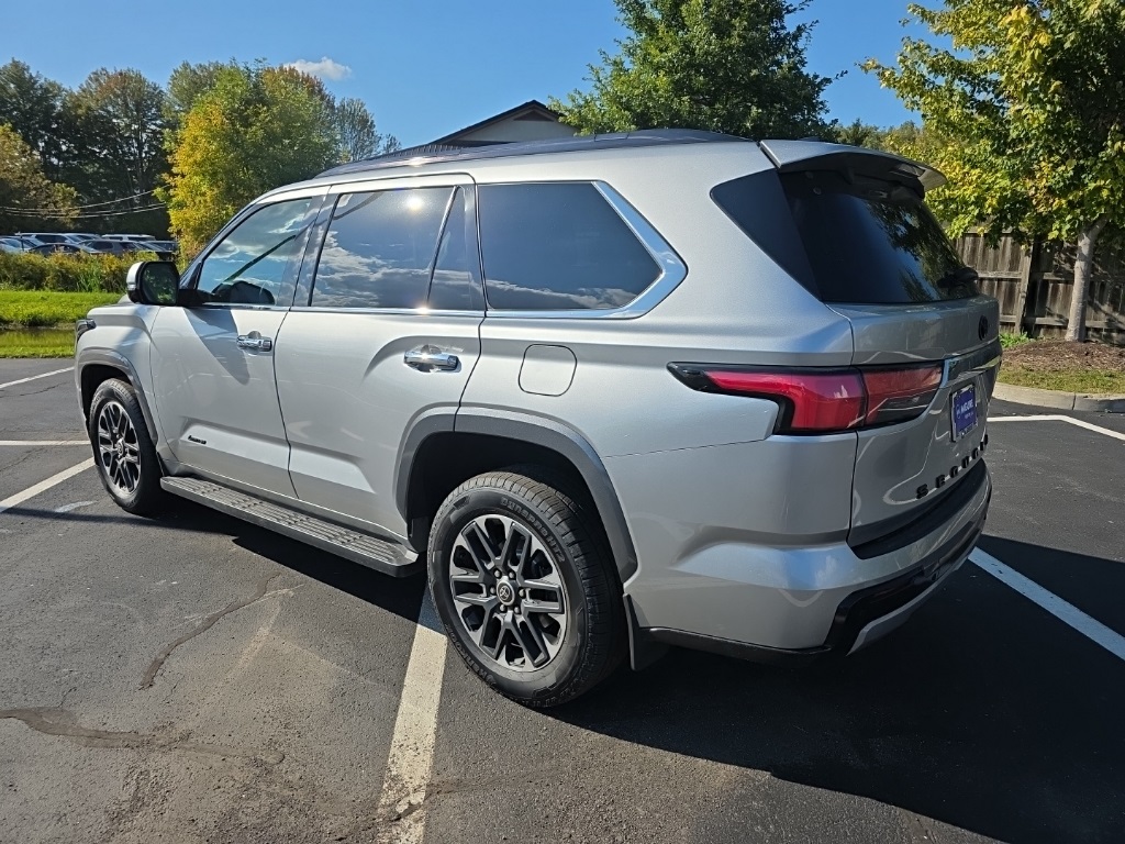 2023 Toyota Sequoia photo 2