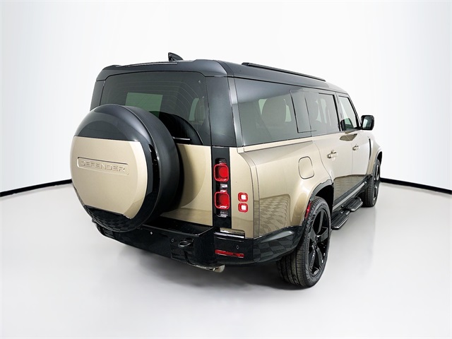 2025 Land Rover Defender 130 X-Dynamic SE photo 5
