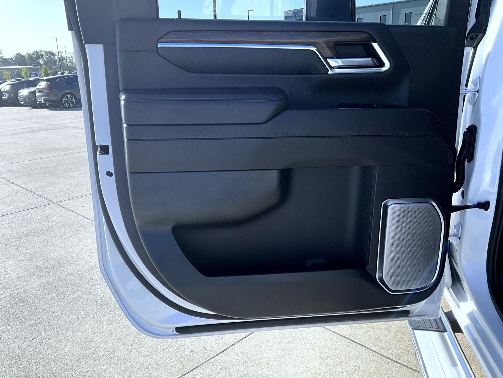 2024 Chevrolet Silverado 3500HD High Country photo 18