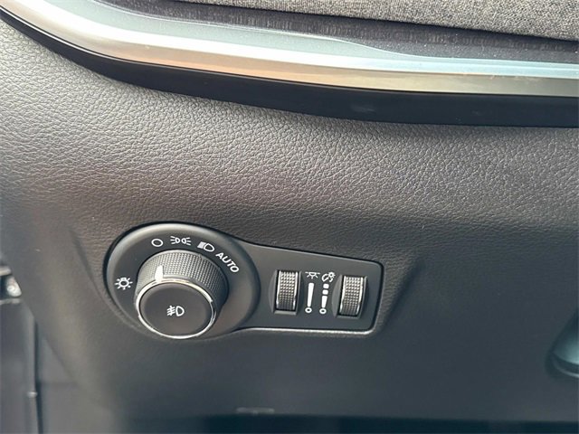 2022 Jeep Compass Latitude Lux photo 21