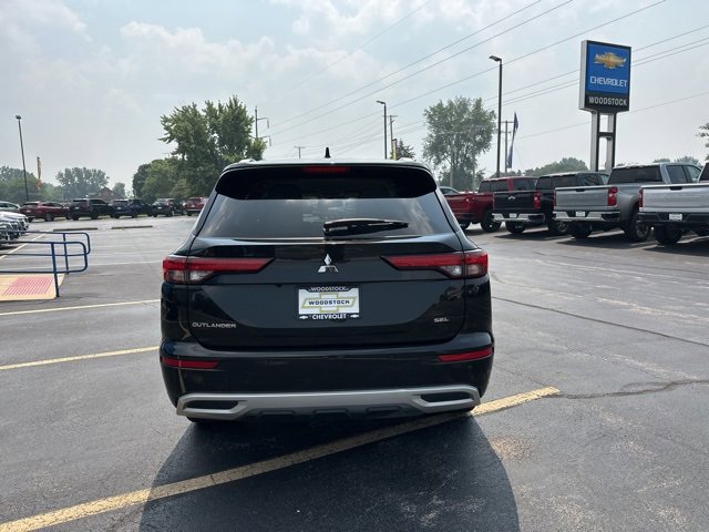 2023 Mitsubishi Outlander SEL photo 2