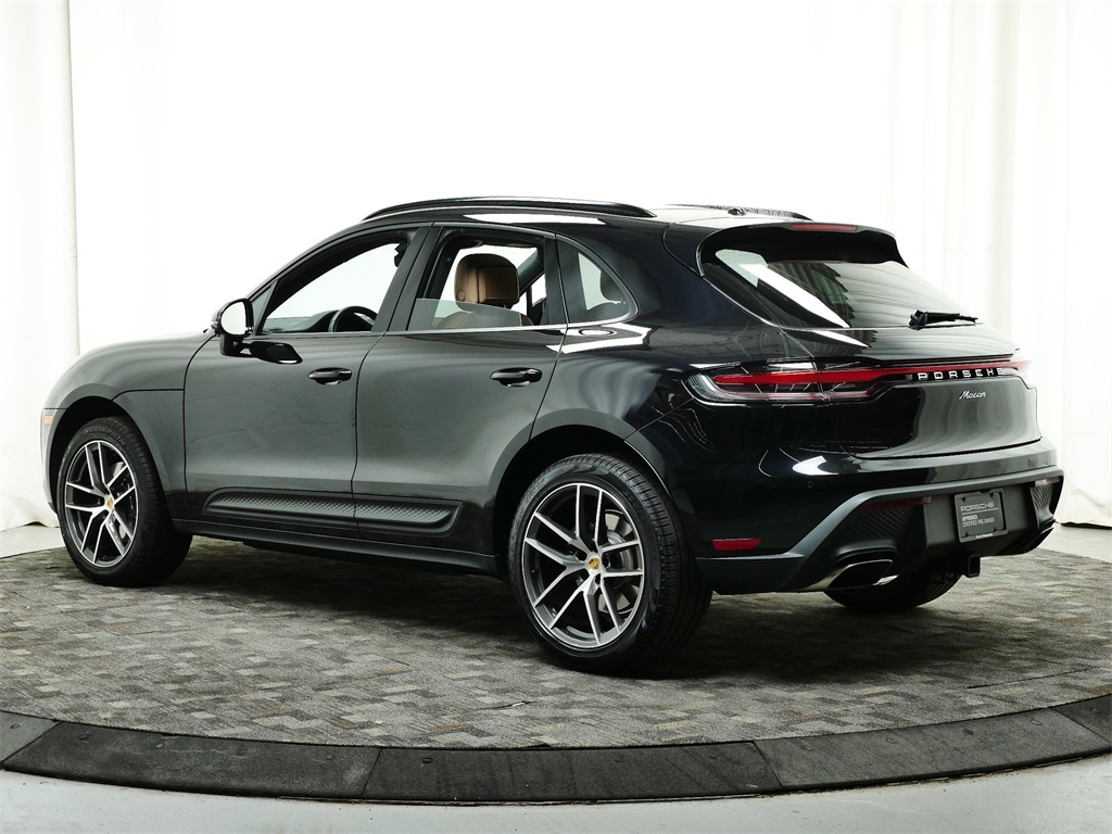 2025 Porsche Macan T photo 3
