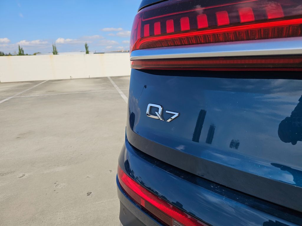 2022 Audi Q7 55 Prestige photo 15