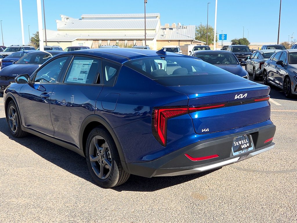 2025 Kia K4 LX photo 2