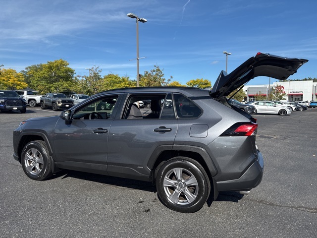 2022 Toyota RAV4 Hybrid LE photo 7