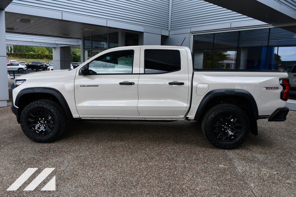2026 Chevrolet Colorado Trail Boss photo 3