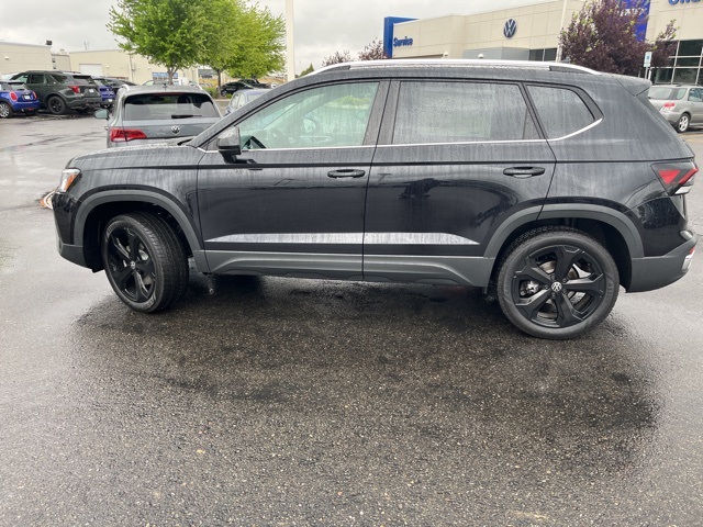 2025 Volkswagen Taos SEL photo 2