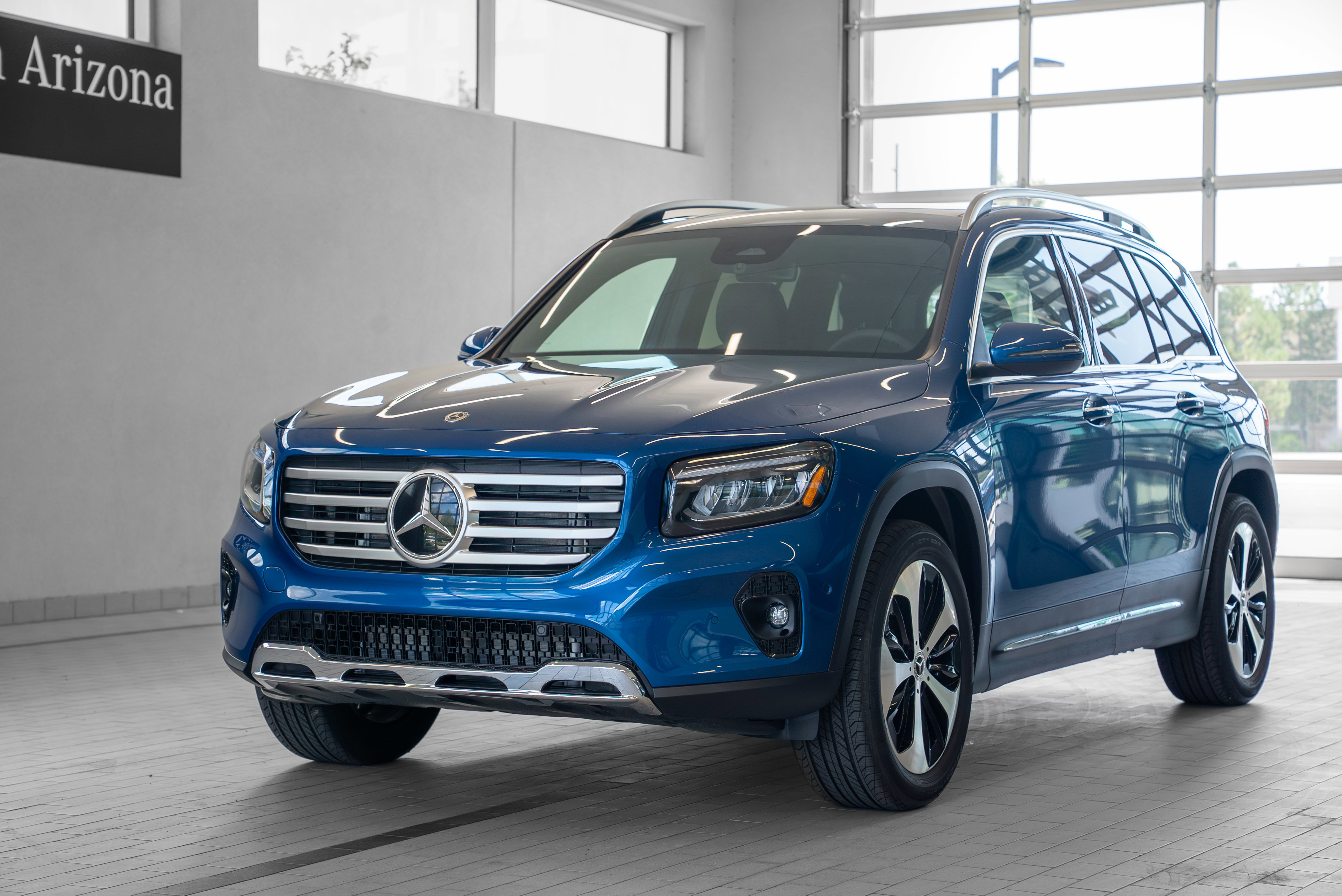 2025 Mercedes Benz GLB 250 photo 9