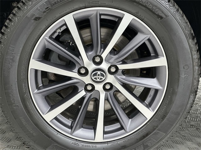 2017 Toyota Highlander XLE photo 2