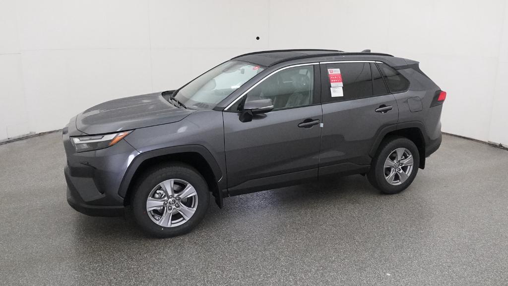 2025 Toyota RAV4 XLE photo 3