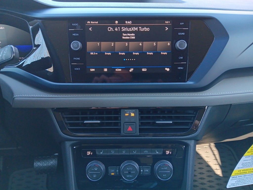 2024 Volkswagen Taos SE photo 17