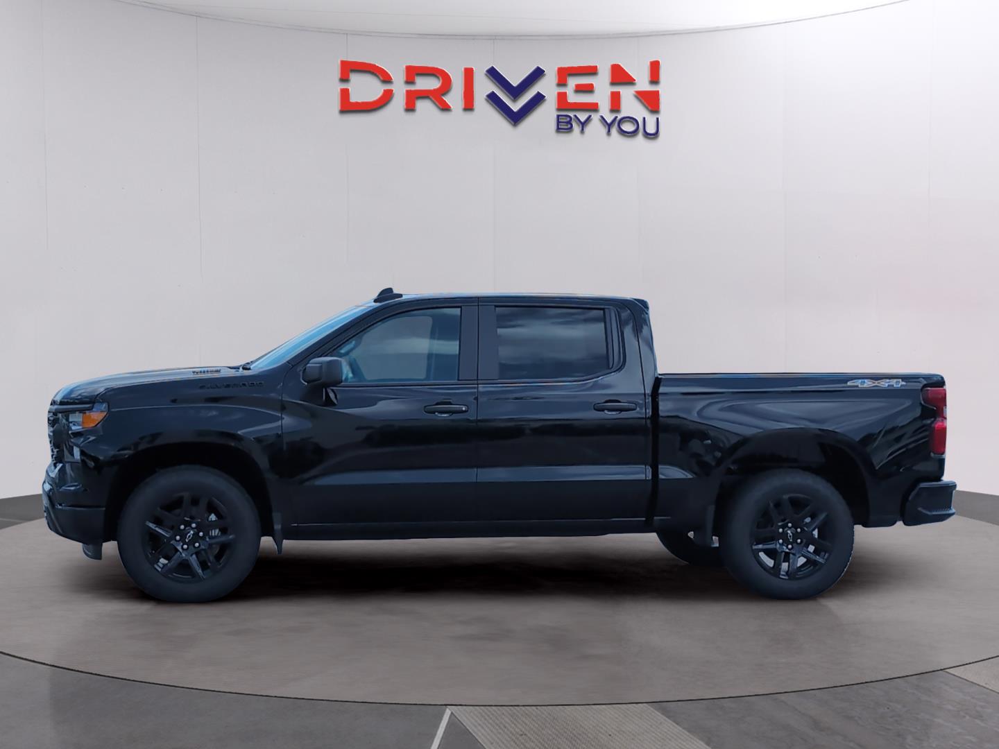 2025 Chevrolet Silverado 1500 Custom photo 2