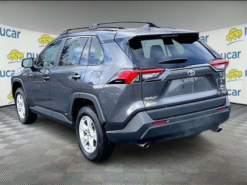2020 Toyota RAV4 Hybrid XLE photo 2