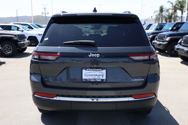 2025 Jeep Grand Cherokee Laredo X photo 4