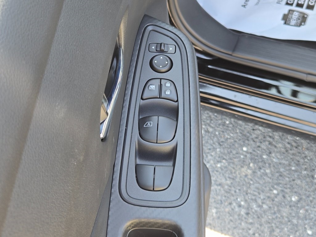 2025 Nissan Versa SV photo 28