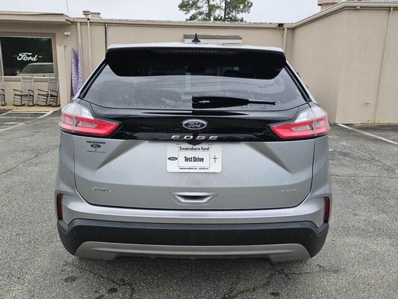 2023 Ford Edge SEL photo 9