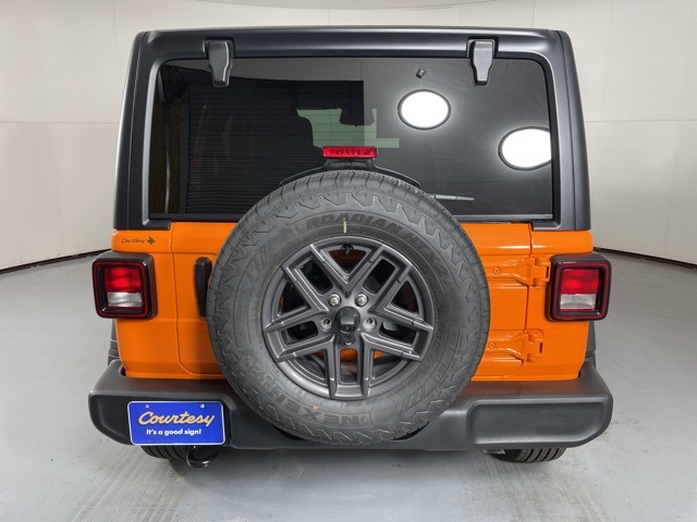 2025 Jeep Wrangler Sport S photo 3