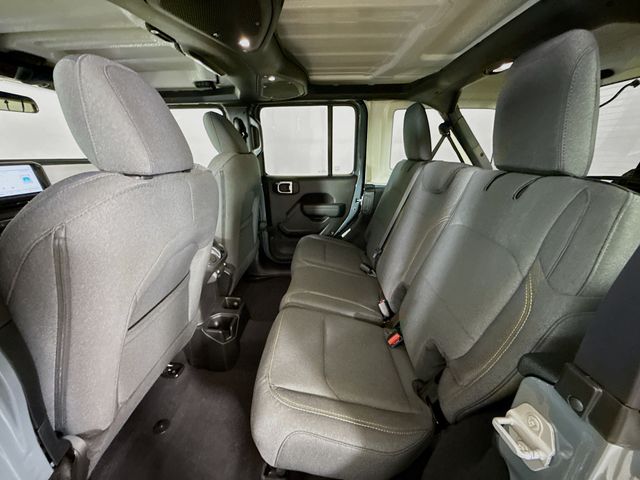 2025 Jeep Wrangler photo 21