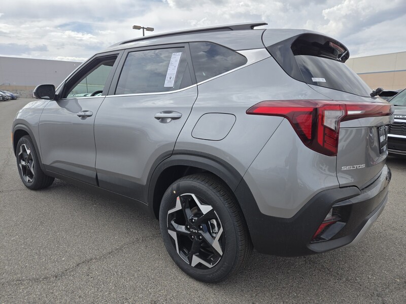 2025 Kia Seltos EX photo 4