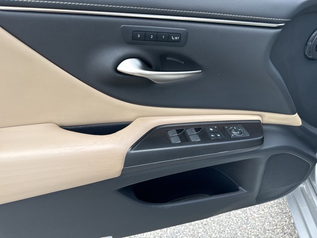 2019 Lexus ES 350 Luxury photo 11