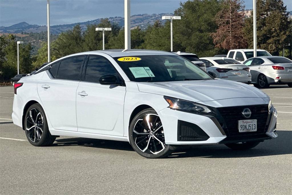 2023 Nissan Altima 2.5 SR photo 2