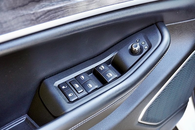 Used 2023 White Jeep Limited image 25