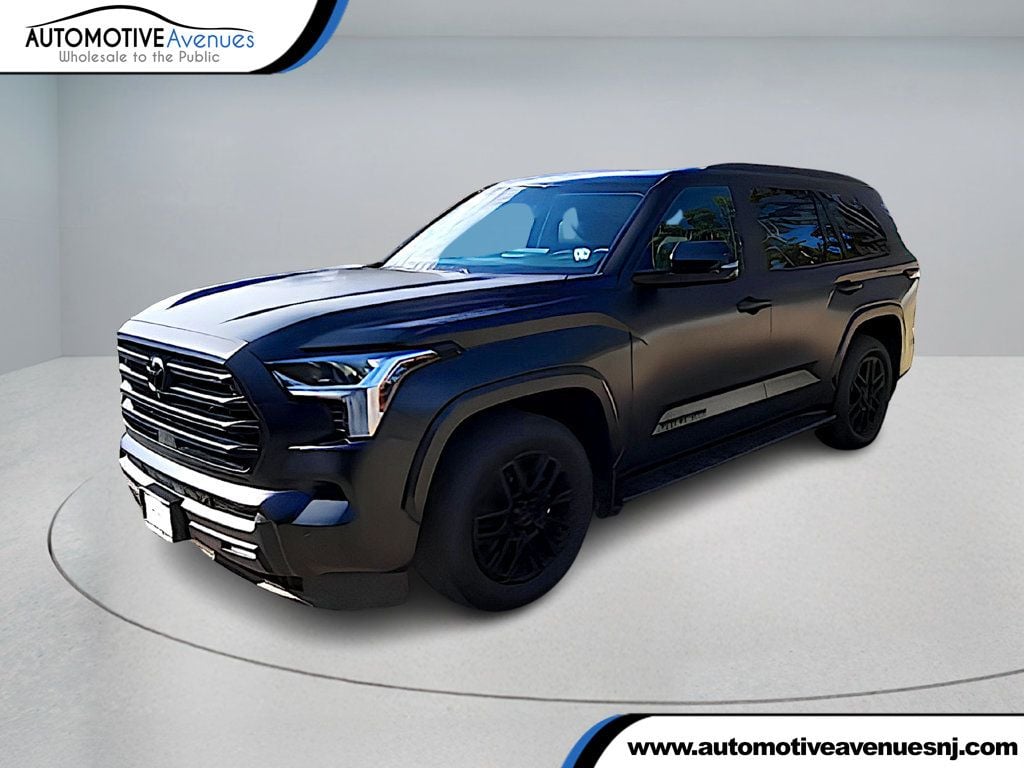 2024 Toyota Sequoia SR5's photo