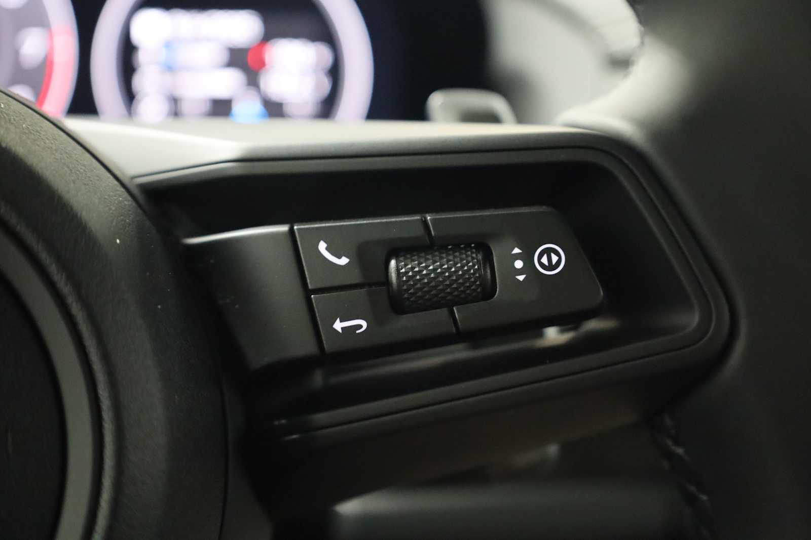 2025 Porsche Panamera 4 photo 23