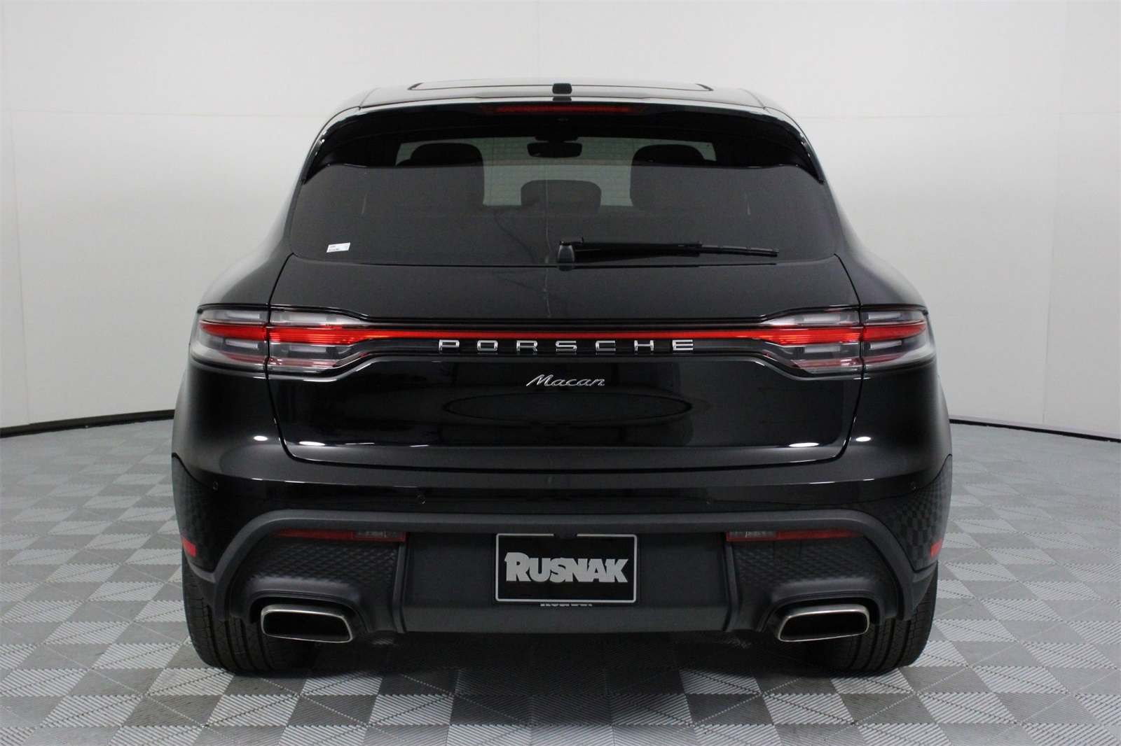 2025 Porsche Macan T photo 6