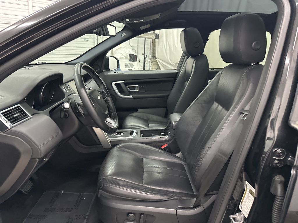2016 Land Rover Discovery Sport HSE photo 16