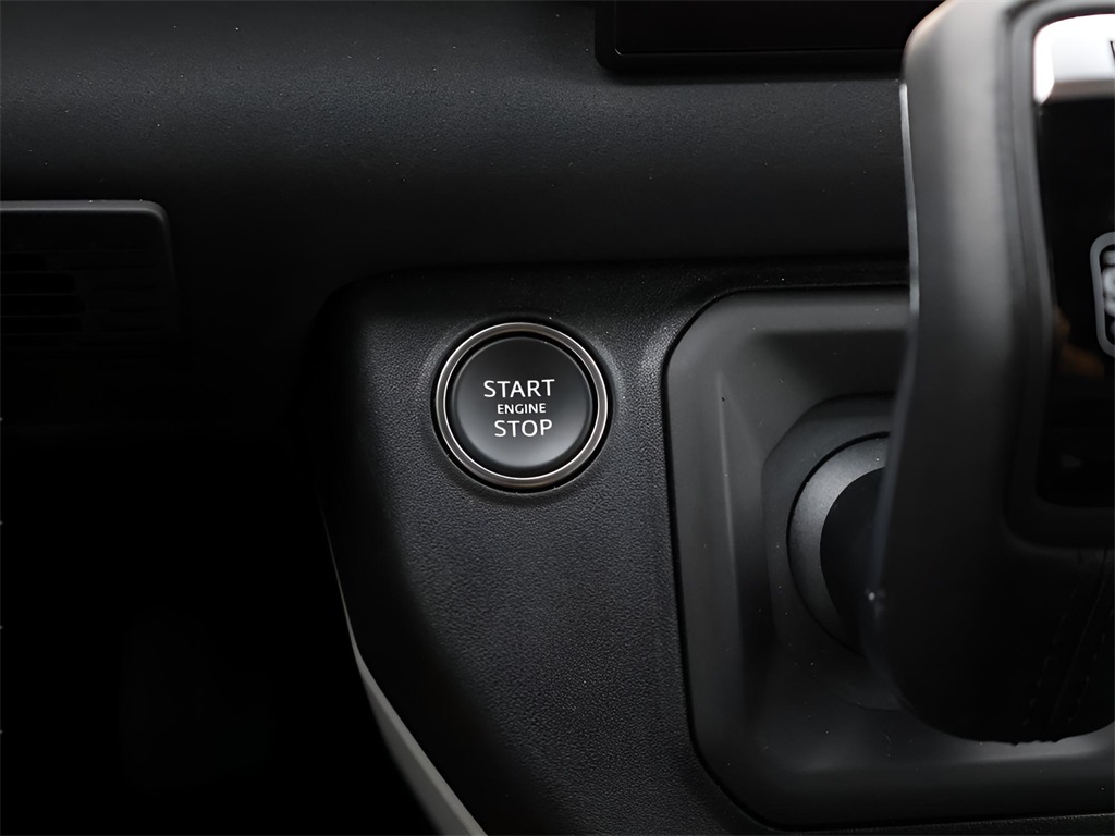 2023 Land Rover Defender 130 SE photo 24