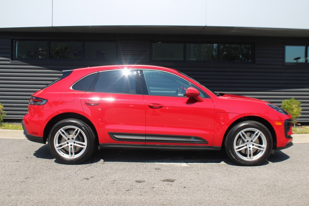 2024 Porsche Macan Base photo 8