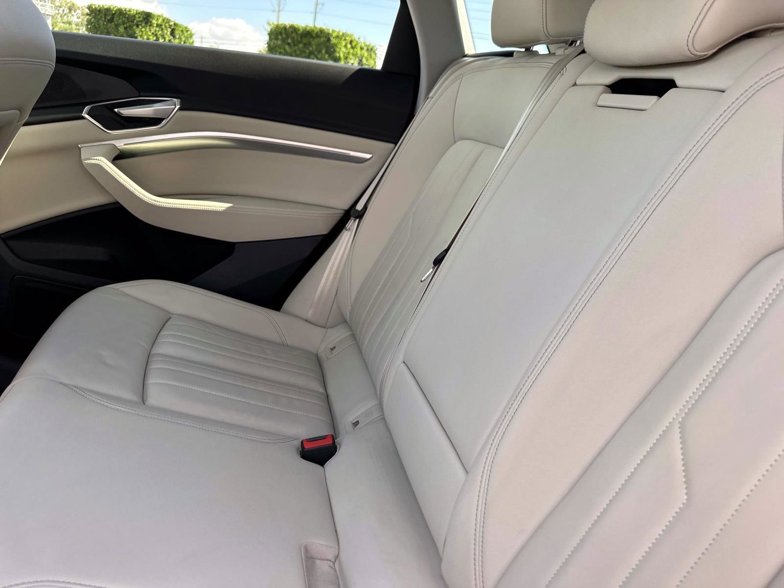 2021 Audi e-tron Premium photo 13