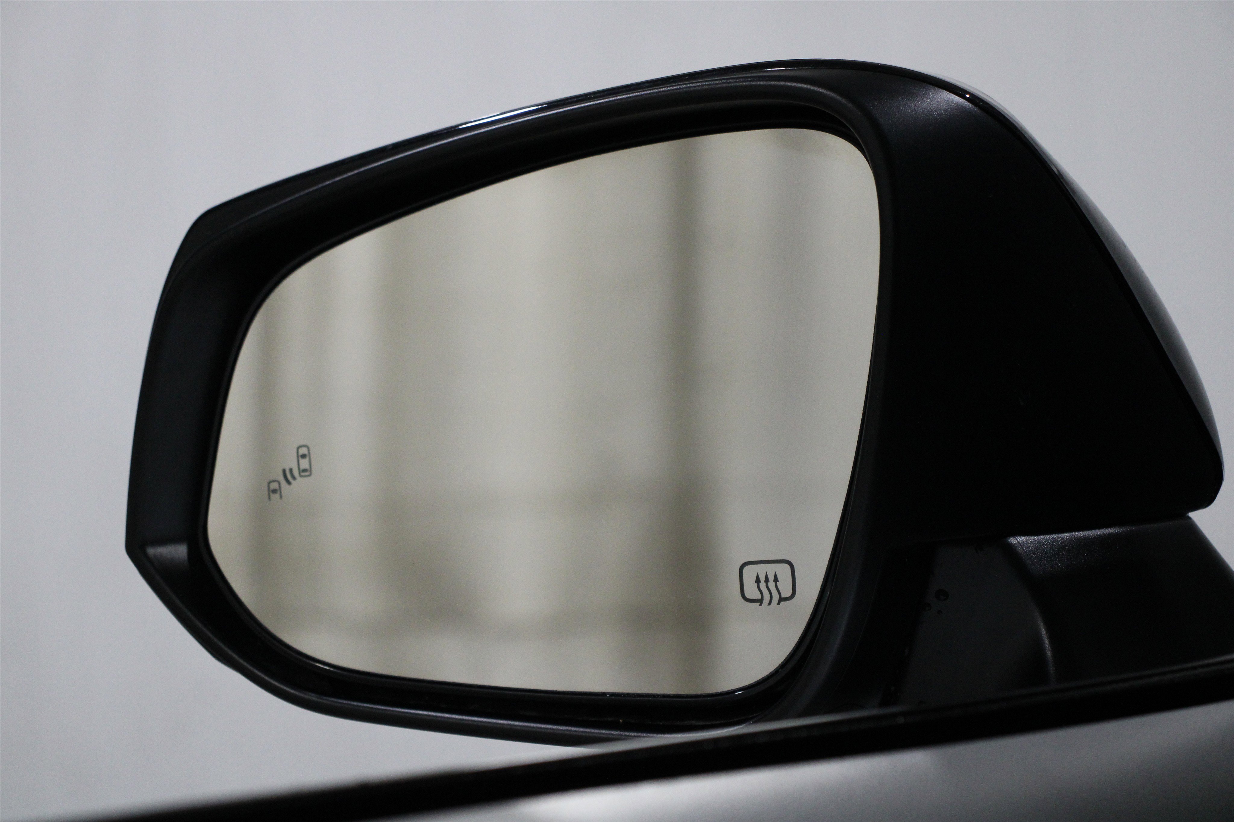 2026 Toyota Corolla Cross LE photo 4