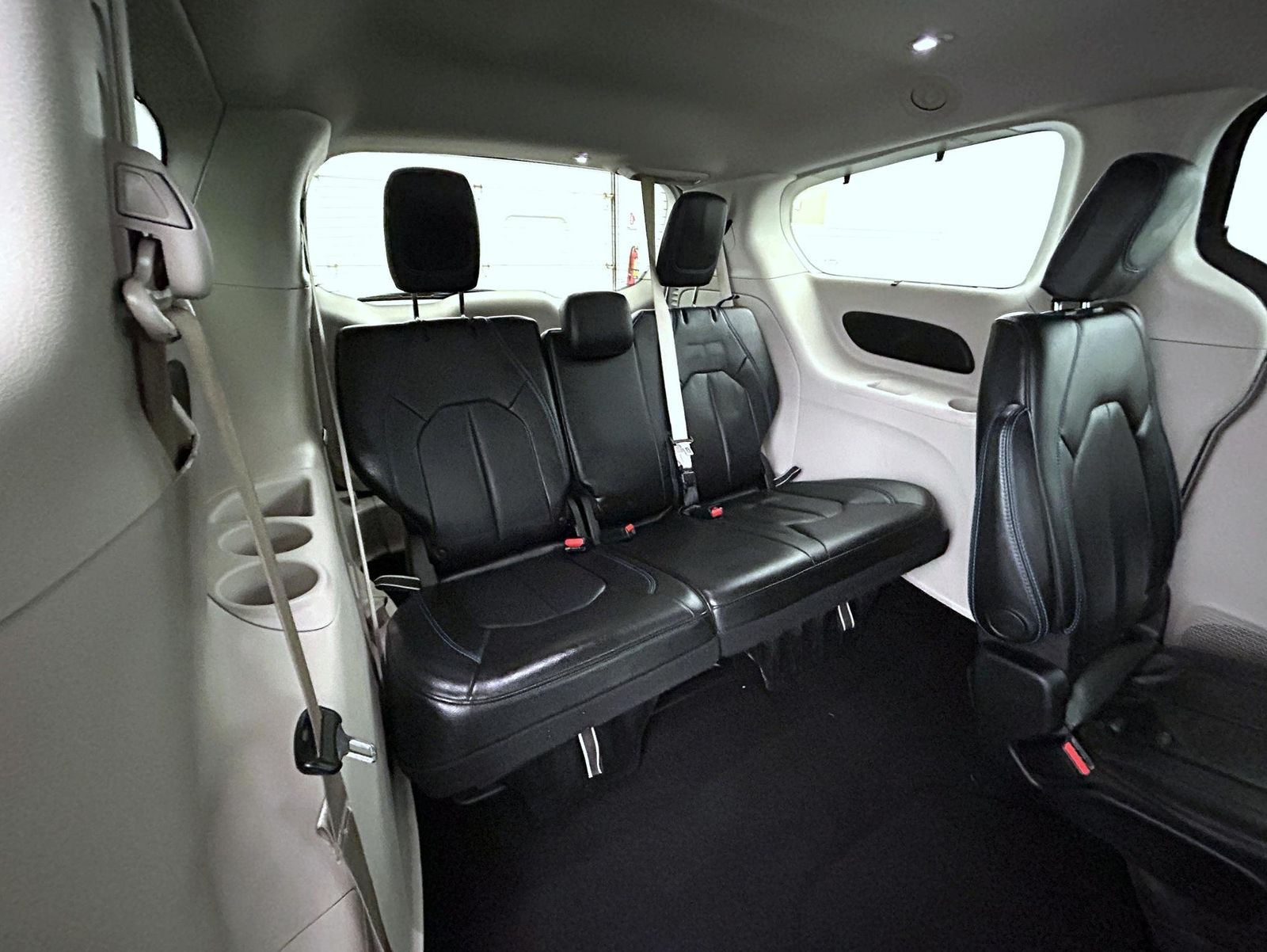 2021 Chrysler Pacifica Touring L photo 18