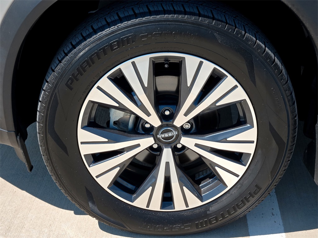 2022 Nissan Rogue SV photo 9
